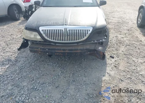 2011 Lincoln Town Car Signature Limited z USA, uszkodzony, nr VIN 2LNBL8CV0BX750651